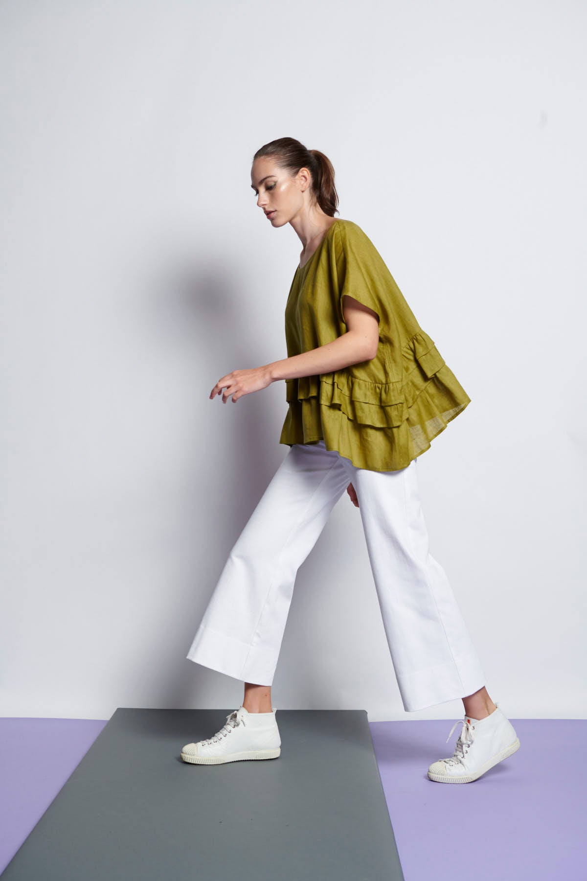 An easy-fit, tiered ruffle linen top with round neckline and short sleeves in olive