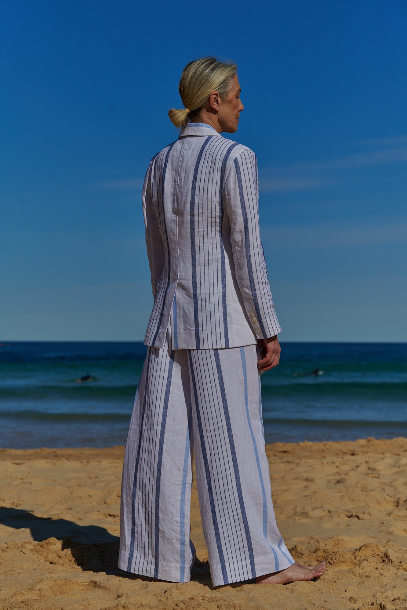 A white stripe linen tailored trousers with pockets